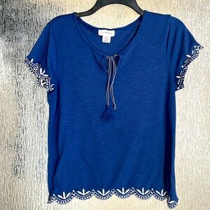 Liz Claiborne medium blue embroidered top